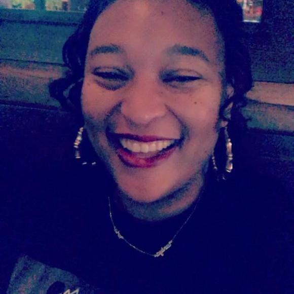 lesliyenicole